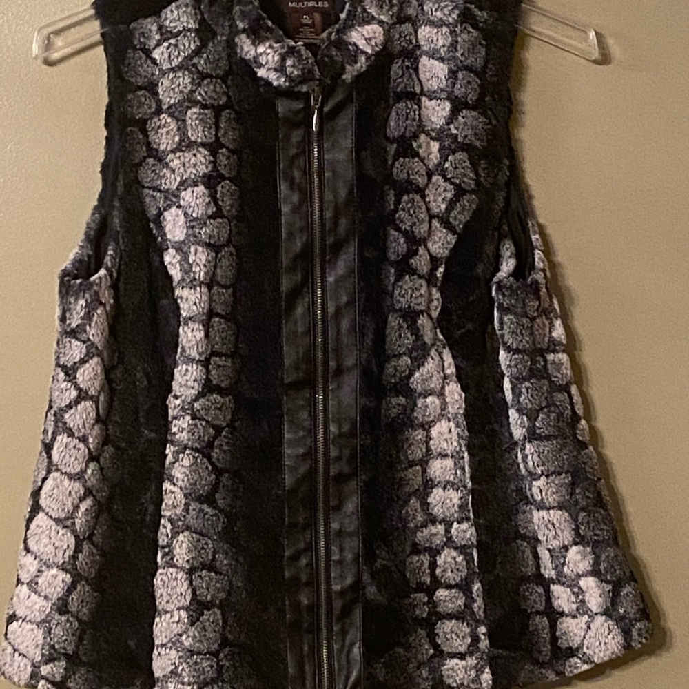 Multiples Black..Dark Gray..Light Gray Vest Size Petite Large
